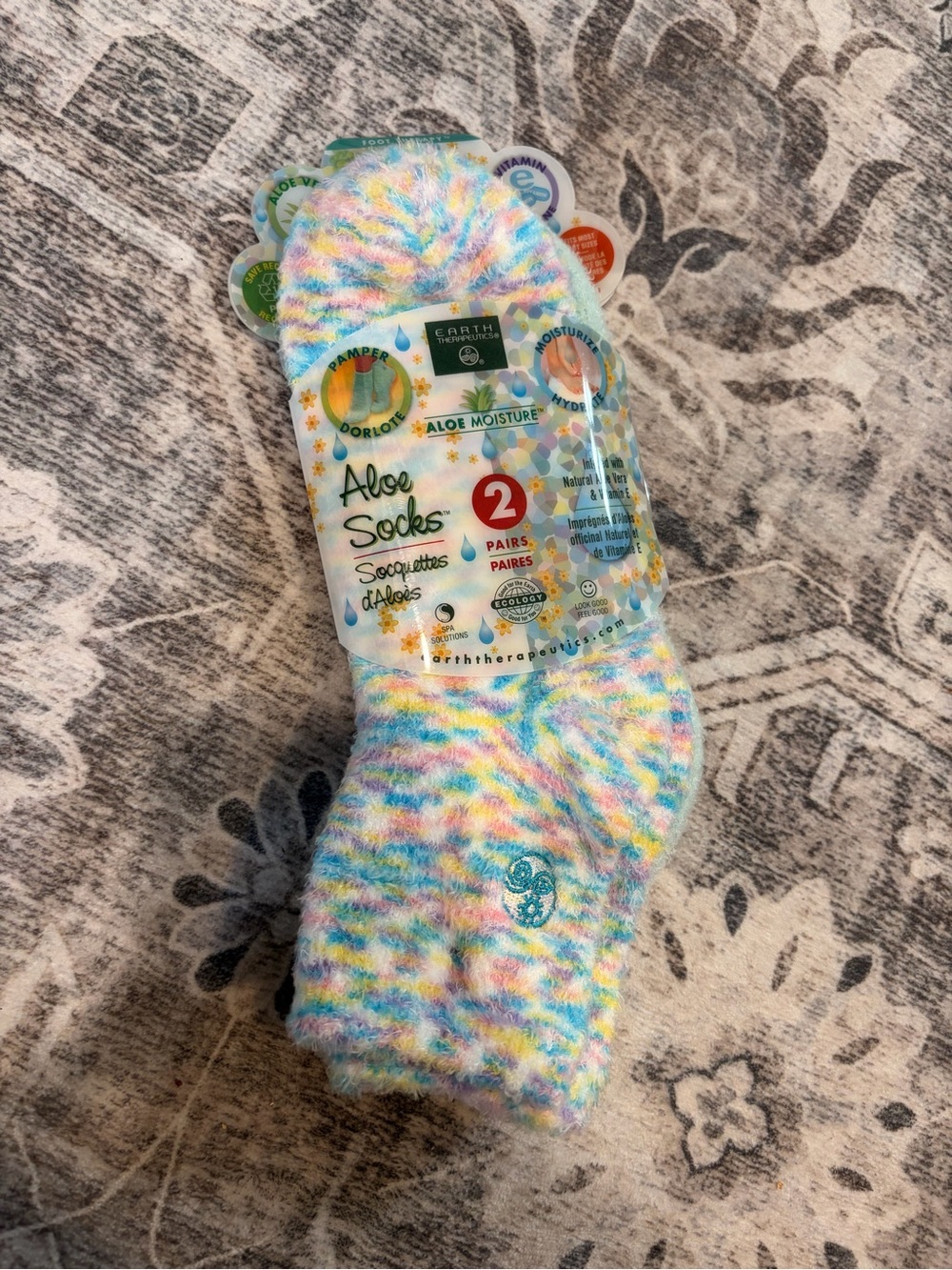 Earth Therapeutics Pastel Fuzzy No-Show Aloe Moisture Socks - 2 Pairs